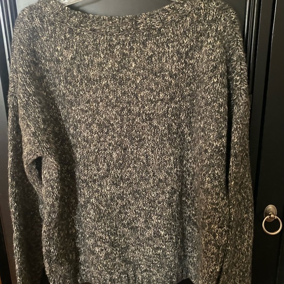 NEW PRICE‼️✨Charcoal grey marled knit Blu Pepper sweater, Size Small. ✨🖤 - Picture 2 of 6